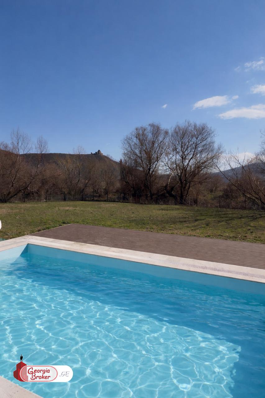 იყიდება ახალი გარემონტებული 7 ოთახიანი სახლი